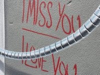 detail-mural-leonkeer-cincinneti-miss-you-graffiti-disconnected-phone