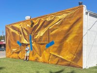 Gift-gold-package-house-mural-streetart-leonkeer-3d