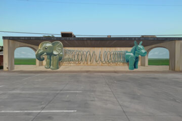 'Common Ground’ my latest mural for Boom Festival in Salina Kansas US. Although different views and opinions are important for a healthy society, we can experience a greater increase in polarization in recent decades, which severely limits bridging or interactions. In this work I would like to express that we are all connected despite differences in opinion. I see communication with positive sentiment and respect as a good carrier for social connection.